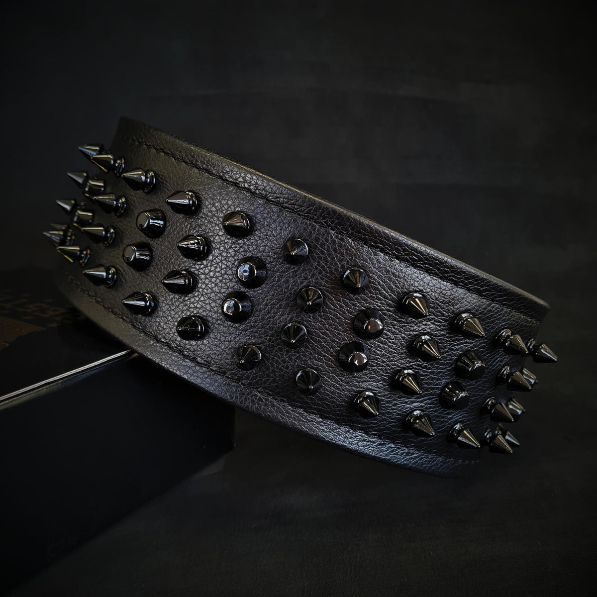Obojek „Crown" z měkké kůže – černý